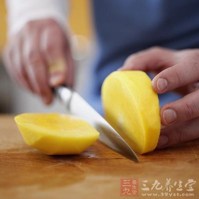 芒果富含蛋白质，可以保护孕妇的皮肤，润泽皮肤，恢复皮肤弹性