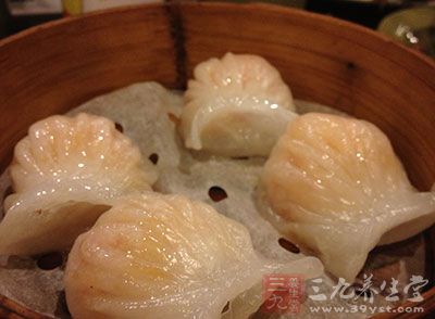 金菇虾皮饺：金针菇100克(煮熟去汤)，虾皮50克(温水略洗)，瘦猪肉200克