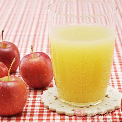 苹果具有多种功能，能降低血脂、减少动脉硬化，软化血管，疏通血脉等