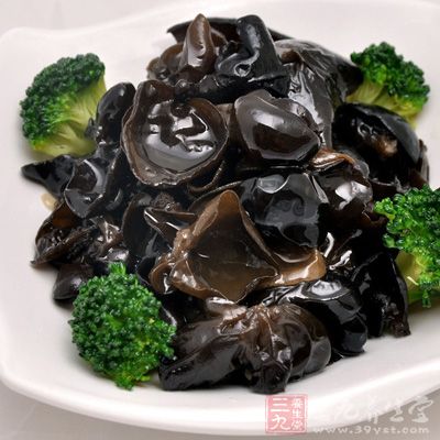 黑木耳是著名的山珍，可食、可药、可补，中国老百姓餐桌上久食不厌