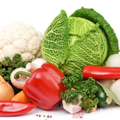 多吃一些可以清热的蔬菜