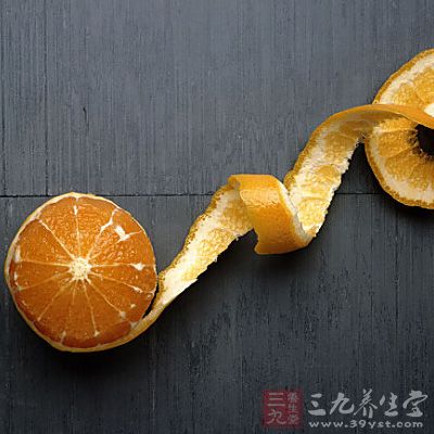 萝卜与橘子同食，容易诱发或导致甲状腺肿