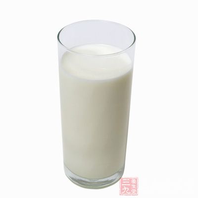 豆浆对于贫血病人的调养，比牛奶作用要强