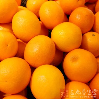 橙子外皮用盐搓洗干净