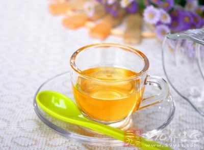 把蜂蜜作为清晨第一杯水，不利健康