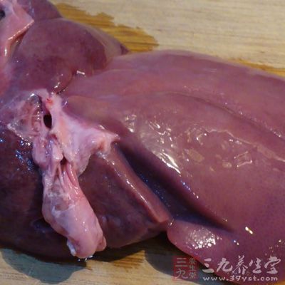 猪肝中含有大量的胆固醇，摄入过多的胆固醇对人体健康有寄存器