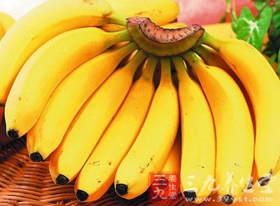香蕉含淀粉、蛋白质、脂肪、糖分，维生素(A、B、C、E)等，能清热润肠解毒