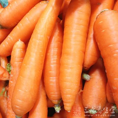 胡萝卜含有的胡萝卜素在体内可转化为维生素A