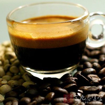 咖啡含有咖啡因、脂肪糖、丹宁酸以及少量铁质、石灰、碳酸钠、磷