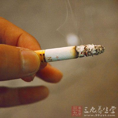 吸烟者冠心病的发病率比不吸烟者高3倍