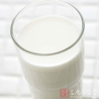 牛奶作为最古老的天然饮料之一，素有白色血液”的美誉