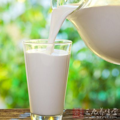 牛奶和早餐奶虽然都有牛奶成分，但配料和营养成分都不同