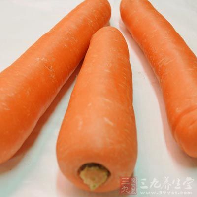 胡萝卜富含维生素A，有极为丰富的胡萝卜素