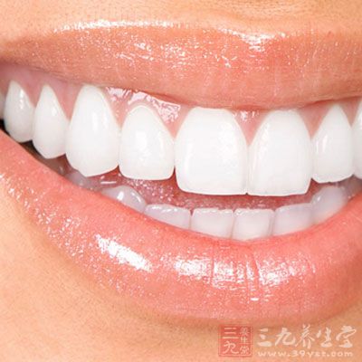 龋齿或外伤侵及牙神经，会造成急性牙髓炎导致剧烈的疼痛