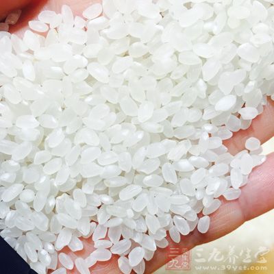 粳米中的蛋白质虽然只占7%，但因吃 量很大，所以仍然是蛋白质的重要来源