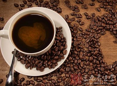 咖啡是一种深受欢迎的提神饮料，很多女性都喜欢在疲倦的时候喝一杯咖啡提神醒脑