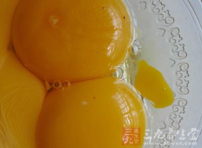 所用鸡蛋越新鲜越好(最好选择三天内的鲜蛋)，使用的醋最好是8～9度的酿造醋
