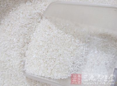 粳米是我国南方人民的主食，含有大量碳水化合物，约占 79%
