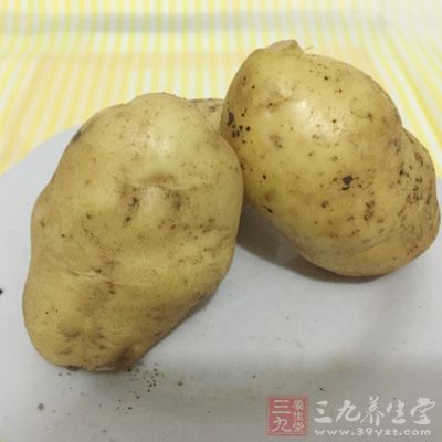 普通土豆有一斤重的，彩色土豆在2两以上