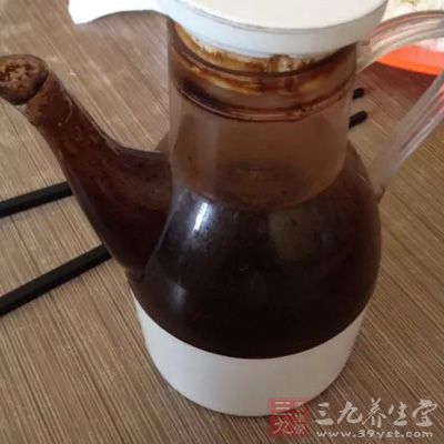 加热食物容易导致其中的维生素C流失，而加入醋之后可以减少流失