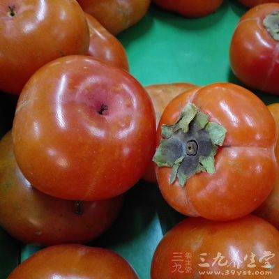 柿子有助于降低血压，软化血管