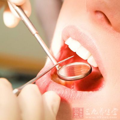 正常牙龈应为菲薄而紧贴牙面，患牙龈炎时，由于组织水肿，使龈缘变厚