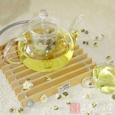 菊花茶富含维生素及铁、锌、铜、硒等微量元素