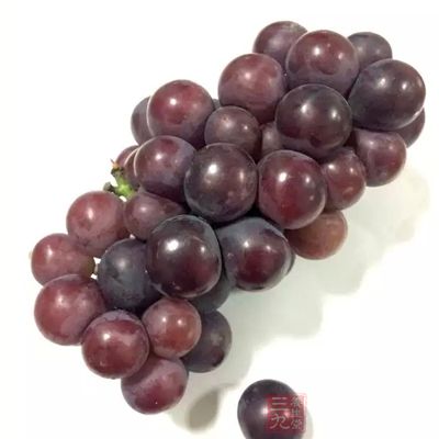 常吃葡萄可以帮助肝脏清除人体内的垃圾