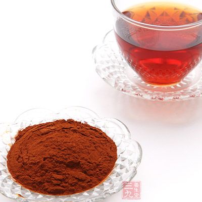 茶粉排石茶是我国传统的饮料，普遍受到大众的喜爱。从中医上来讲，它有着清热、降火、消食、利尿、醒神等作用