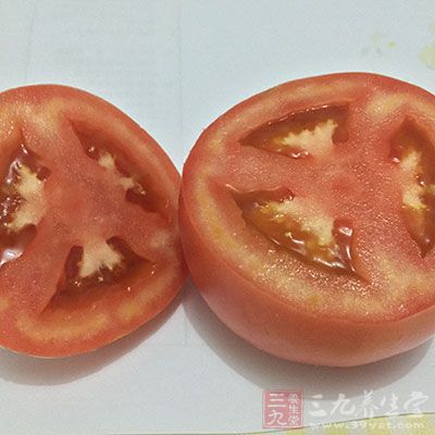 西红柿中还含有一种特殊成分——番茄素，有助于消化、利尿，能协助胃液消化脂肪