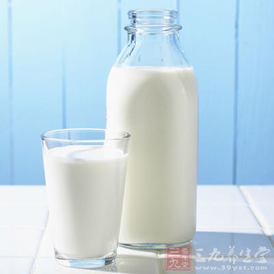 如果乳糖酸缺乏，食用牛奶后就会引起腹痛、腹泻