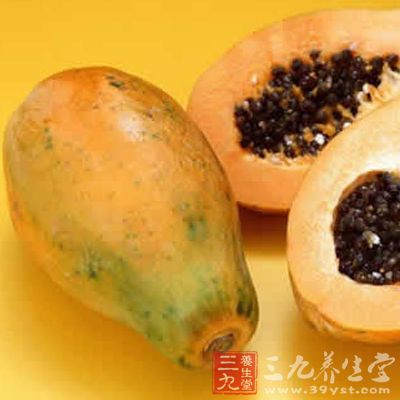 番木瓜的木瓜蛋白酶，有助于食物的消化吸收，对消化不良、痢疾、胃痛、胃溃疡、十二指肠溃疡等均有疗效。