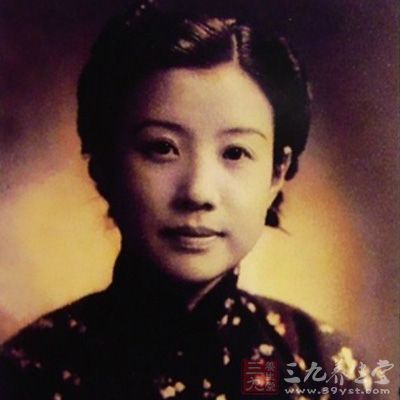 1955年，黄慕兰涉入“潘杨案”，在上海被捕