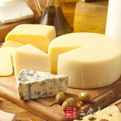 奶酪里含的钙及磷酸盐可以平衡口中的酸碱值