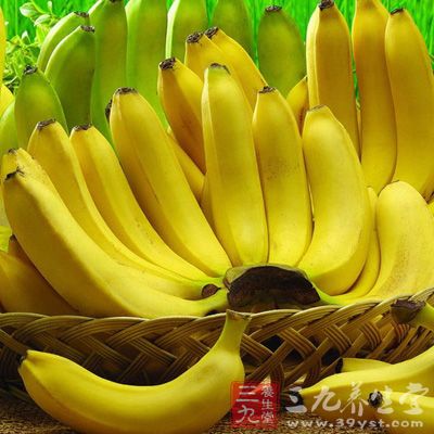 香蕉属高热量水果，据分析每100克果肉的发热量达91大卡