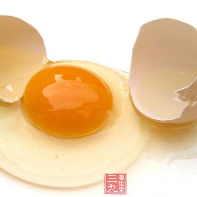 鸡蛋黄中含叶黄素和玉米黄素