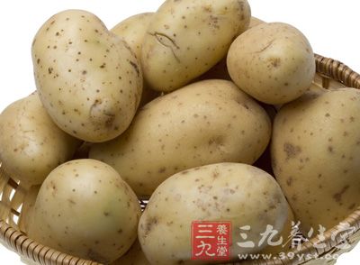 马铃薯，又叫土豆，属茄科多年生草本植物