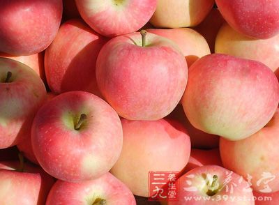 苹果里的有机酸，能刺激肠子蠕动，有助排便