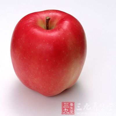 吃新鲜苹果取代苹果酱，苹果中的纤维能抑制血糖的波动，也町加一杯果汁，以迅速提升血糖浓度