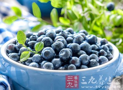 蓝莓富含花青素，是抗氧化最强的水果之一