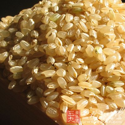糙米饭的血糖指数比白米饭低得多