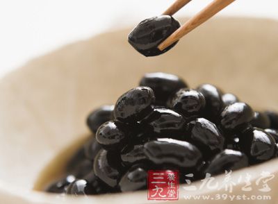 黑豆为豆科植物大豆Glycinemax(L.)merr的黑色种子
