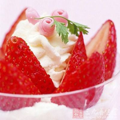 草莓薏仁优格