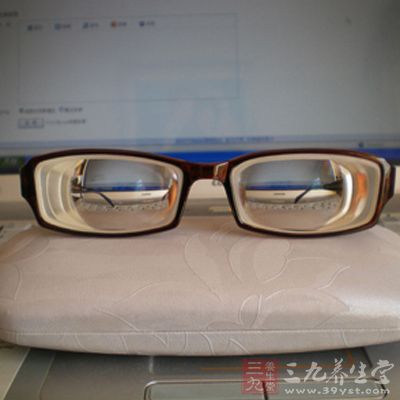 散光一般都用普通眼镜或隐形眼镜来矫正