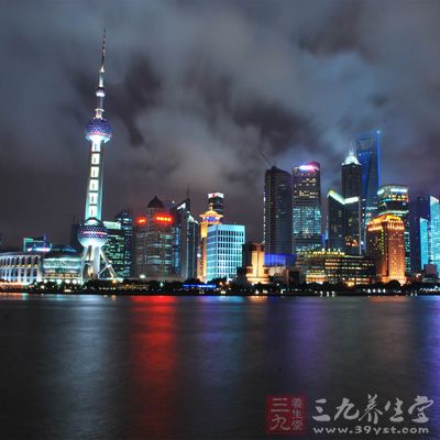 上海城隍庙坐落于上海市最为繁华的城隍庙旅游区