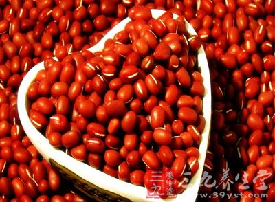 红豆在中药里称作为赤小豆，也有明显的健脾胃功效