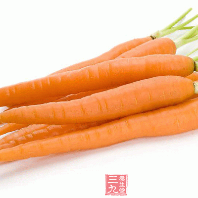 胡萝卜含有维生素A，而维生素A可以维持上皮组织的正常形态与功能
