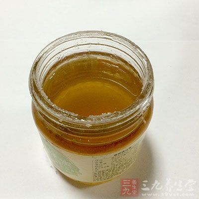 彝族偏方原料：韭菜白300克、鲜蜂蜜250克、鲜猪油200克