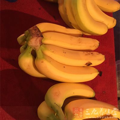 多吃含钾丰富的食物如香蕉
