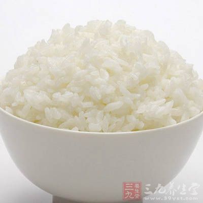 每次蒸完米饭捏一小团在脸上轻柔，说会把脏东西都带下